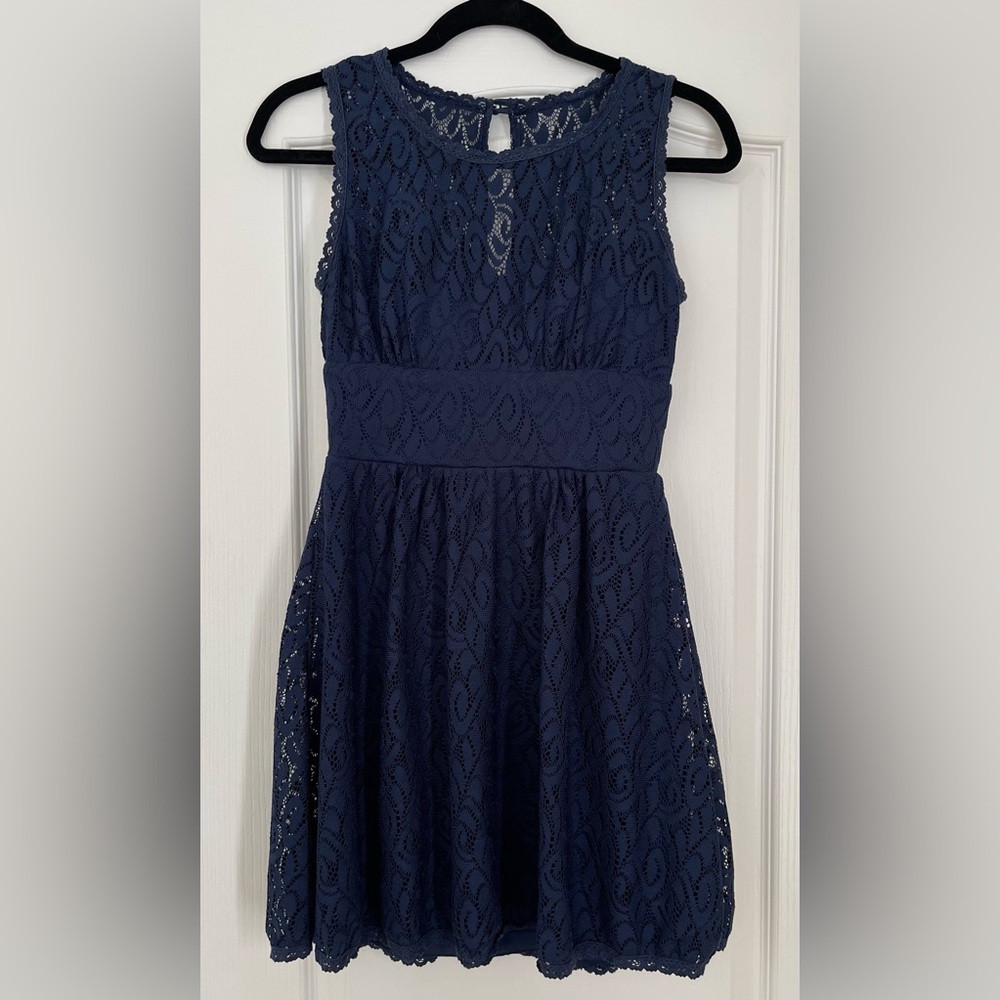B. Darlin Lace Design Navy Blue Formal Dress Juniors Size 3/4